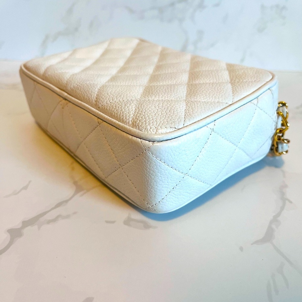 SOLD Small Vintage CHANEL White Caviar Camera Bag - Picture 3 of 16